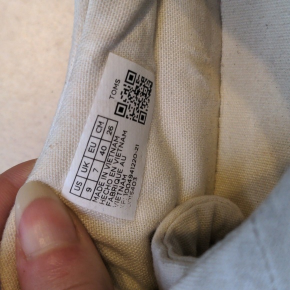 Toms off white sneakers size 9 low tops - Picture 6 of 9